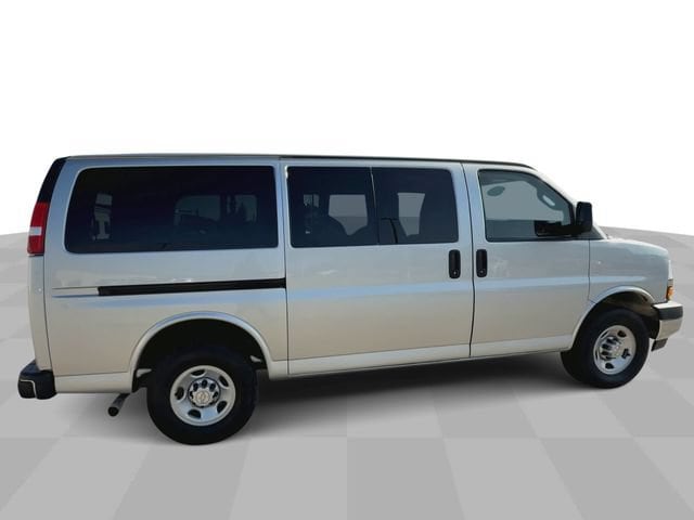 2023 Chevrolet Express Passenger LS - Photo 14
