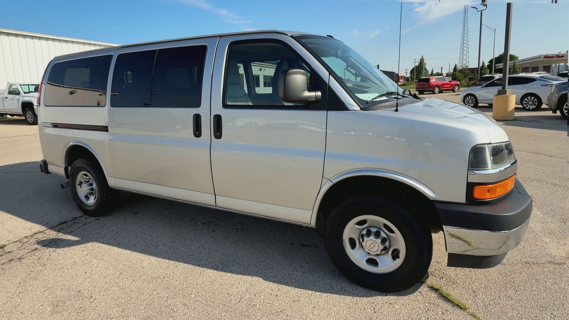 Used 2023 Chevrolet Express Passenger LS with VIN 1GAWGEFP6P1137593 for sale in La Crosse, WI