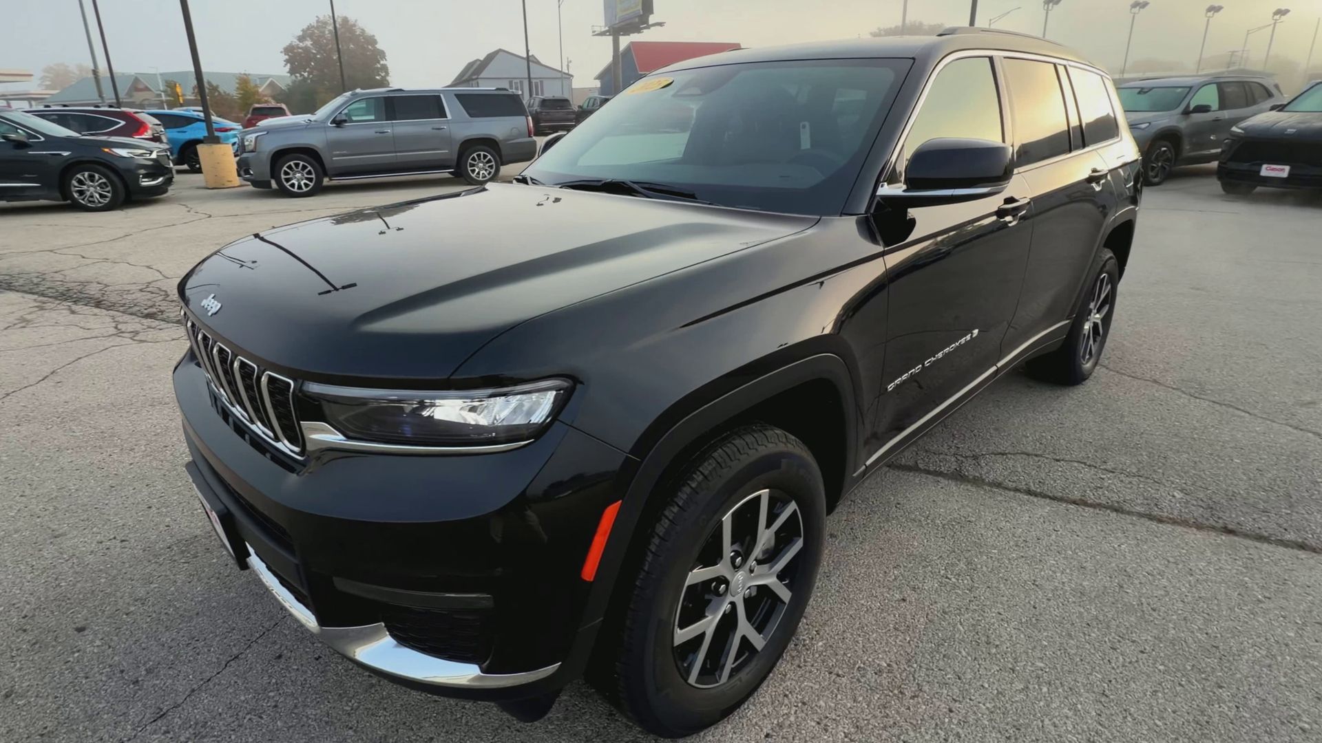 2025 Jeep Grand Cherokee Limited photo 3