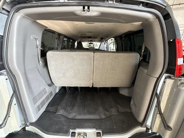 2023 Chevrolet Express Passenger LS - Photo 26