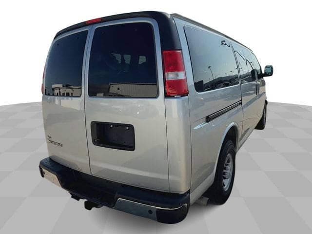 2023 Chevrolet Express Passenger LS - Photo 13