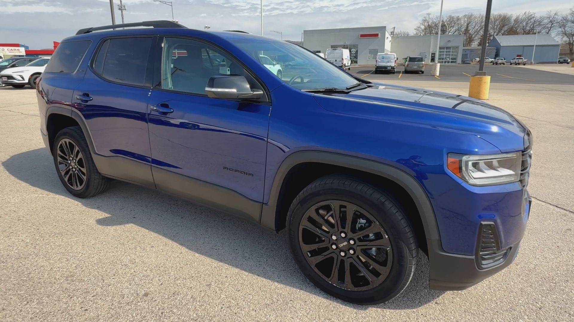 Used 2023 GMC Acadia SLE with VIN 1GKKNRL41PZ116539 for sale in La Crosse, WI