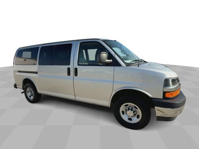 2023 Chevrolet Express Passenger LS - Photo 7