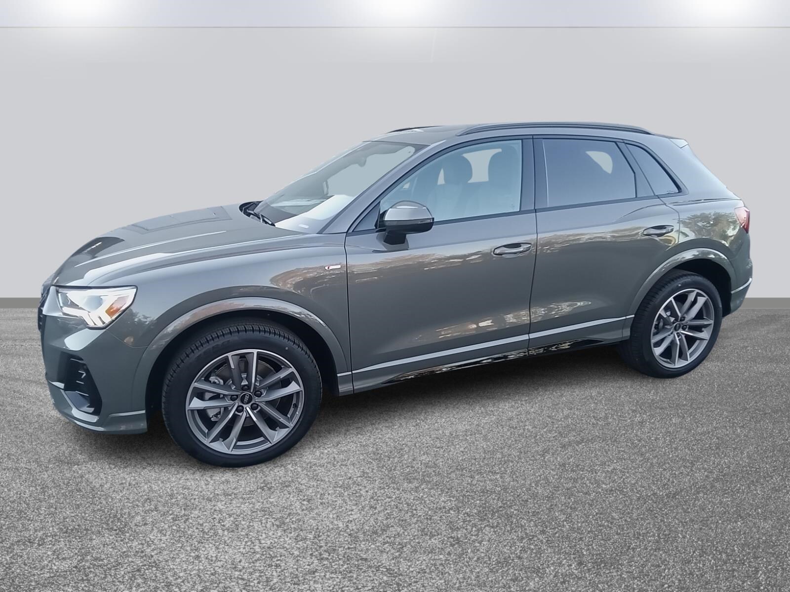 2025 Audi Q3 S line Premium photo 3