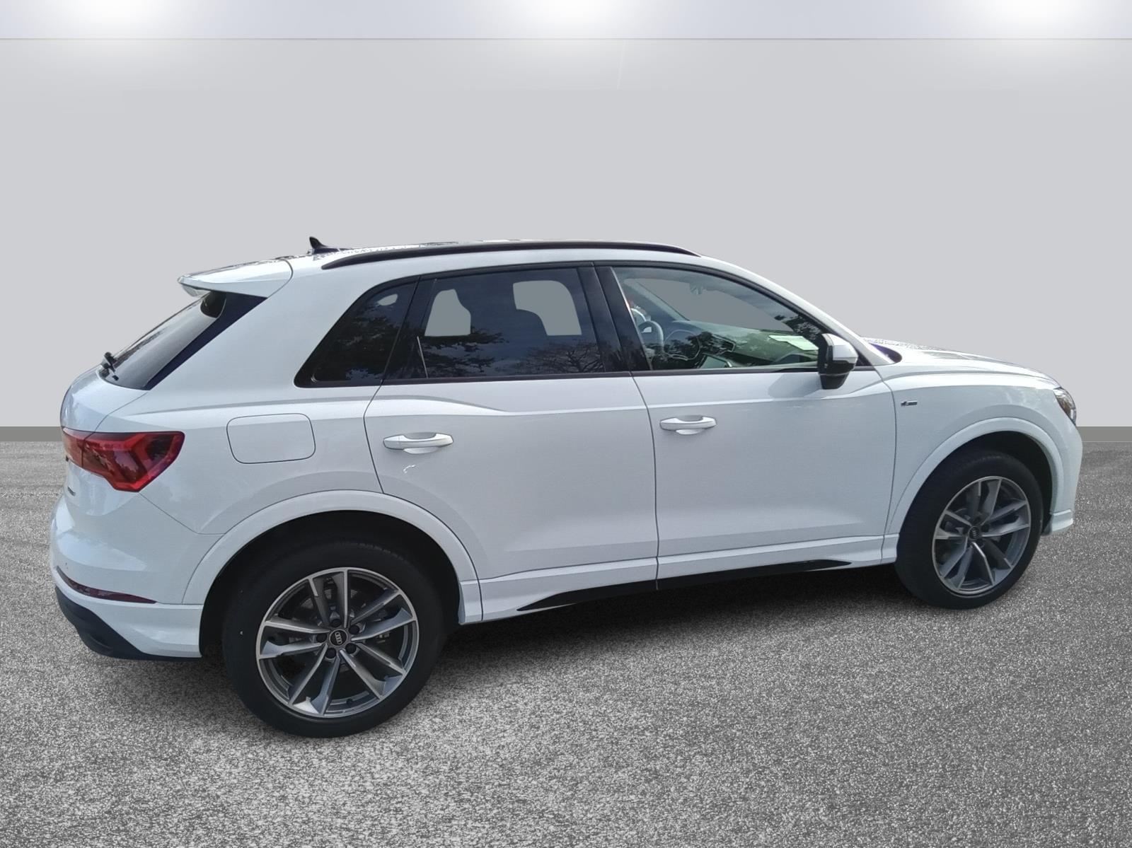2025 Audi Q3 S line Premium photo 4