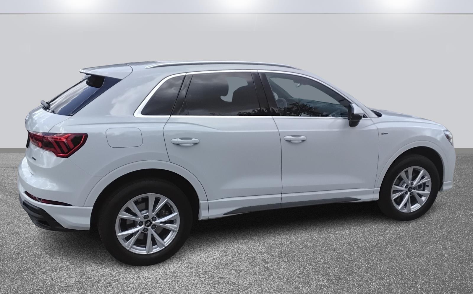 2024 Audi Q3 S line Premium Plus photo 4