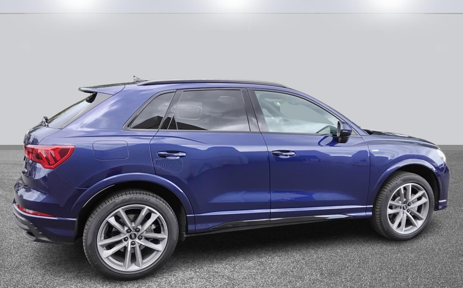 2025 Audi Q3 S line Premium photo 4