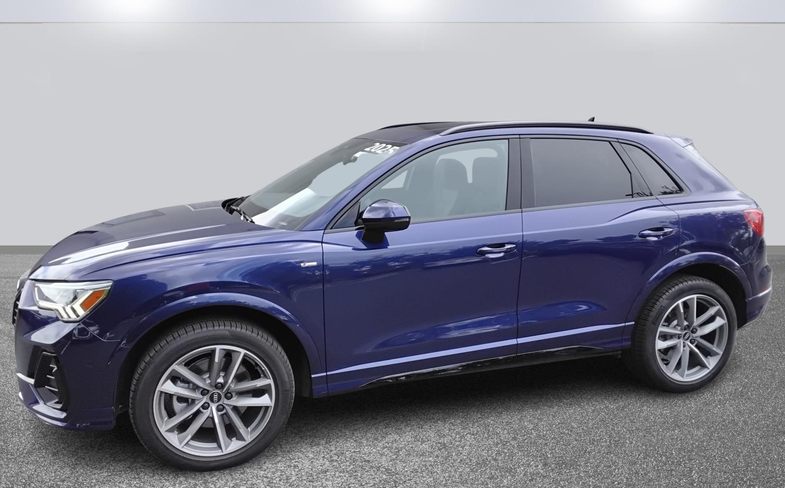 2025 Audi Q3 S line Premium photo 3