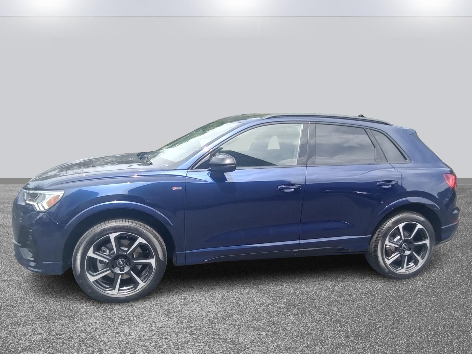 2025 Audi Q3 S line Premium Plus photo 3