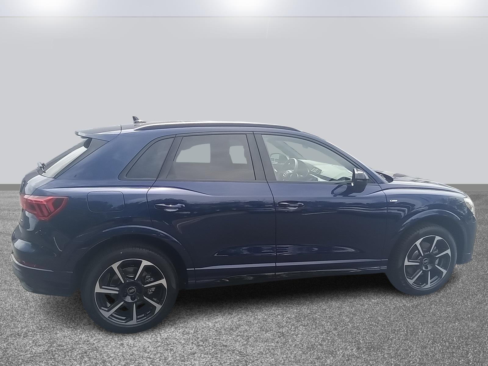 2025 Audi Q3 S line Premium Plus photo 4