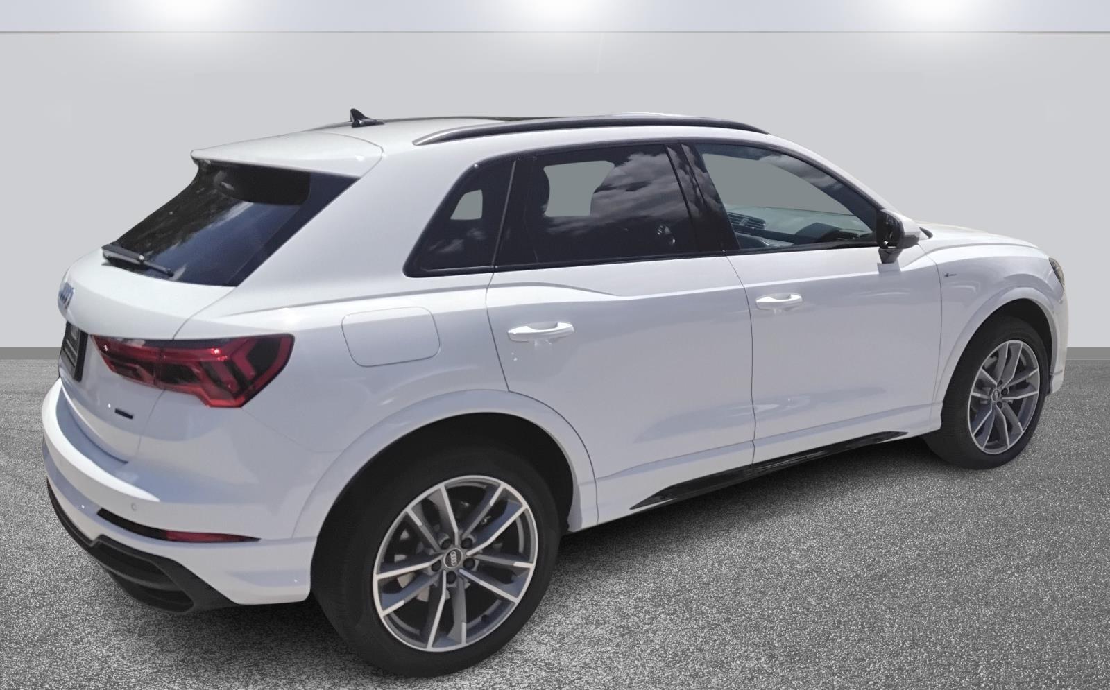 2025 Audi Q3 S line Premium photo 4