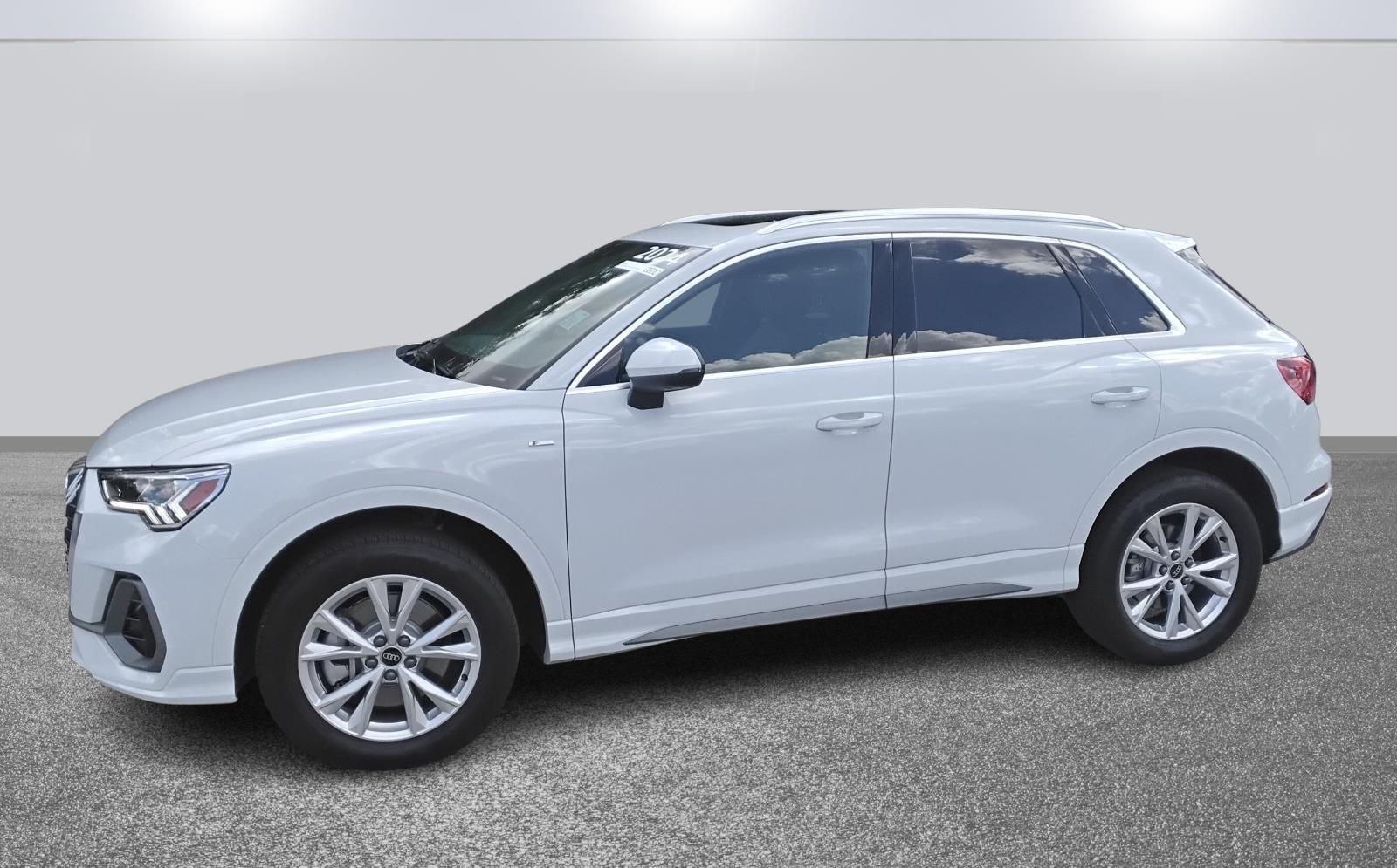 2024 Audi Q3 S line Premium Plus photo 3