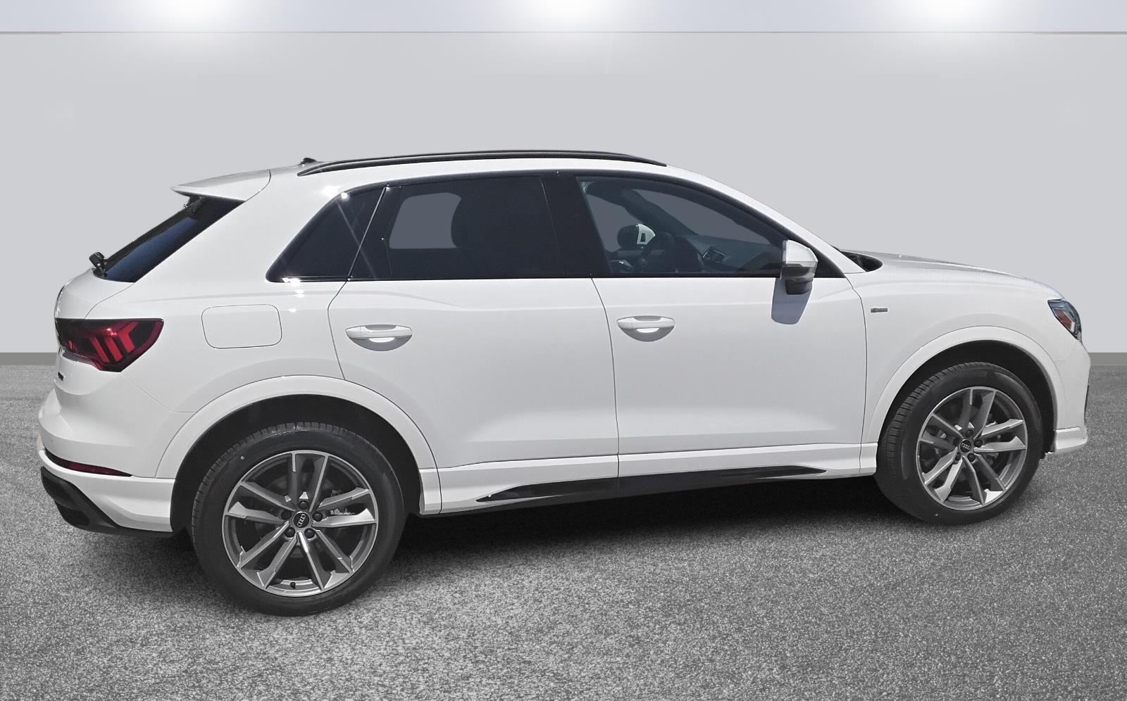 2025 Audi Q3 S line Premium photo 4