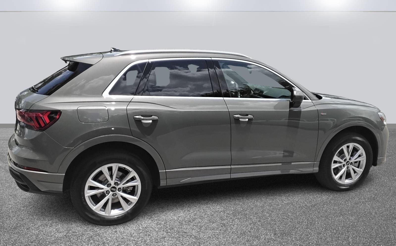 2025 Audi Q3 S line Premium photo 4