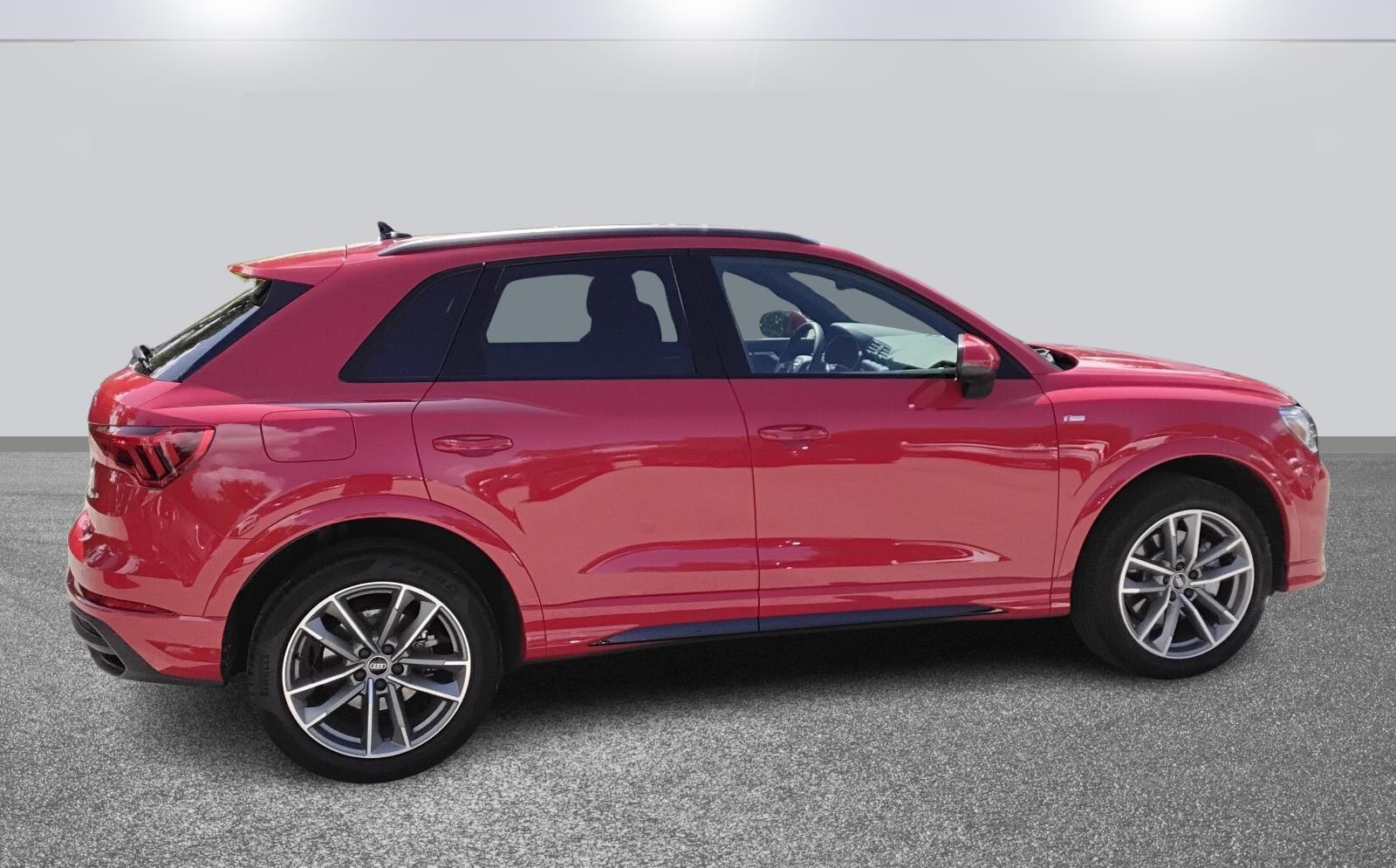 2025 Audi Q3 S line Premium photo 4