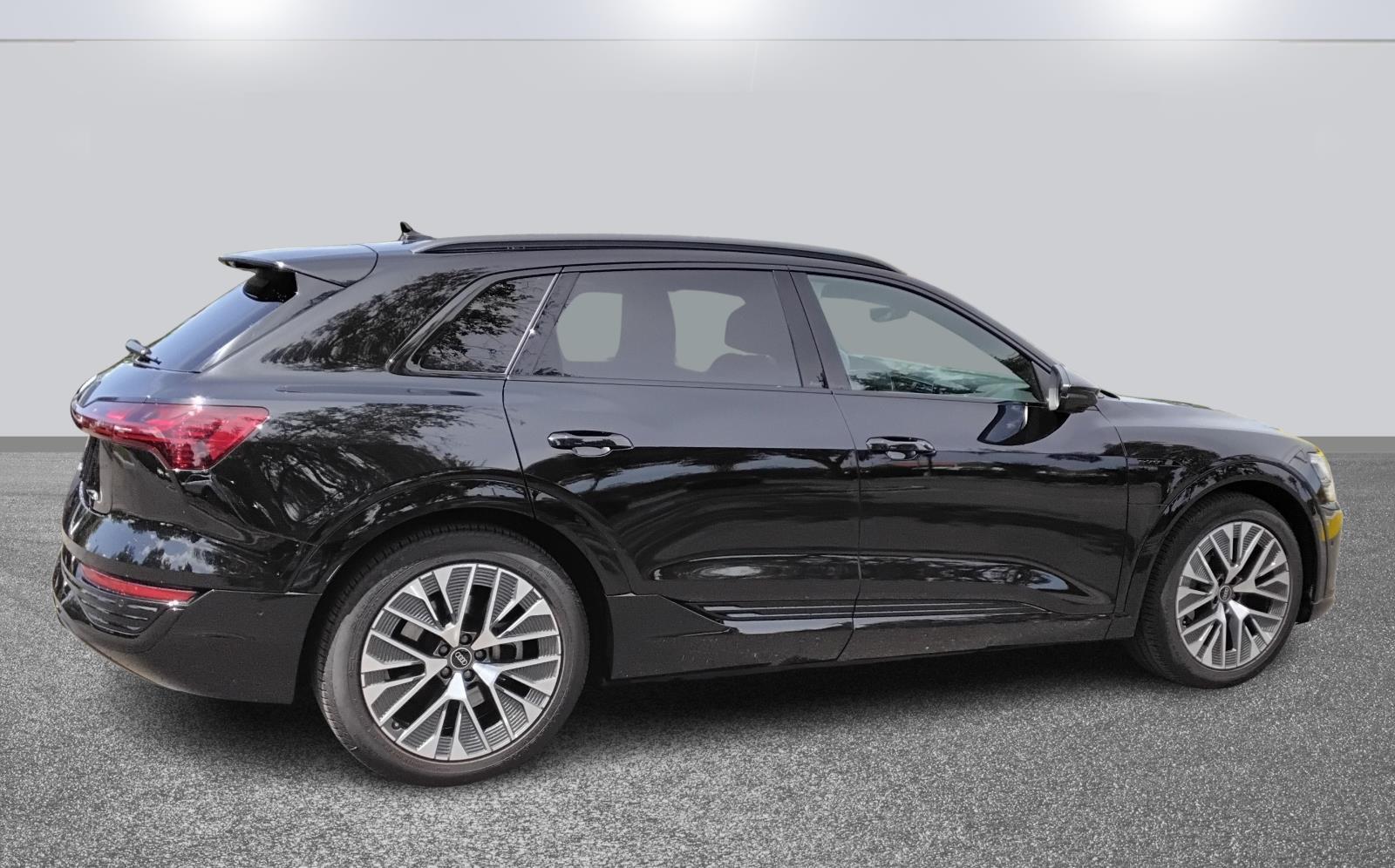2024 Audi Q8 E-tron Premium Plus photo 4