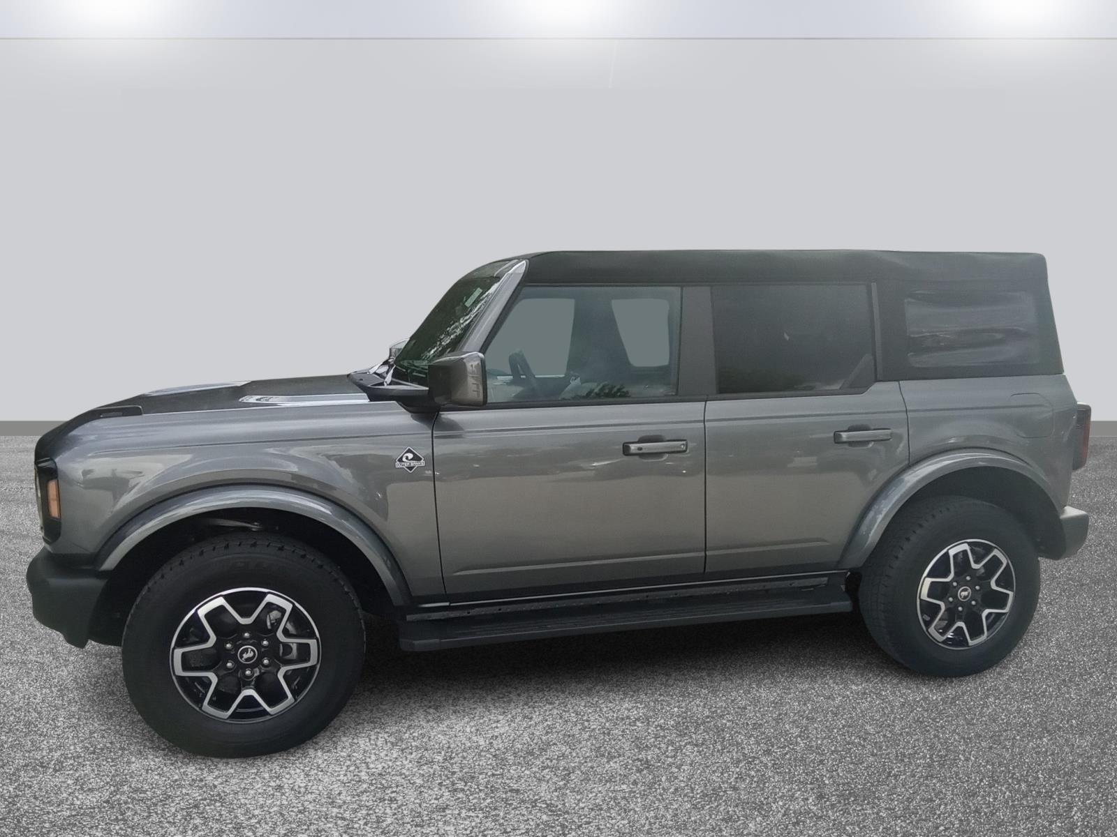 2024 Ford Bronco Outer Banks photo 3