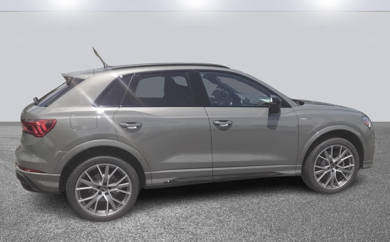 2025 Audi Q3 S line Premium Plus photo 4