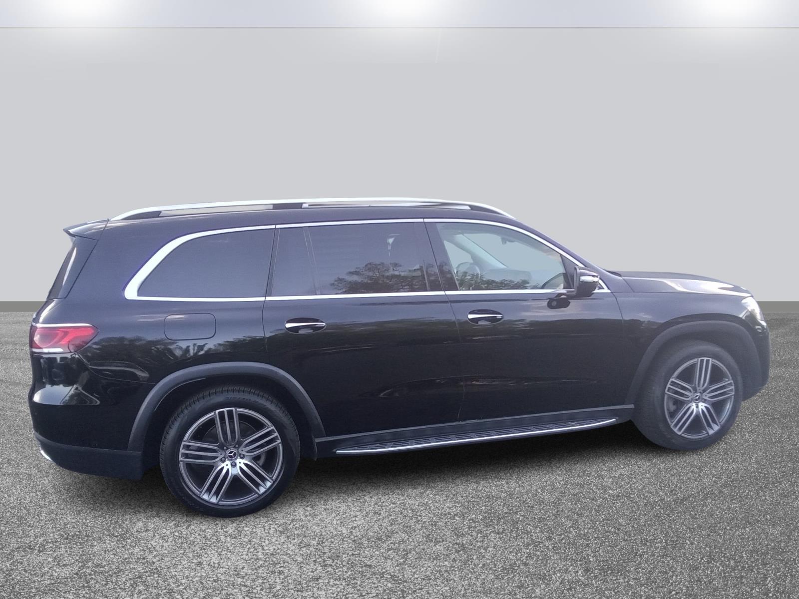 2023 Mercedes Benz GLS 450 4MATIC photo 4