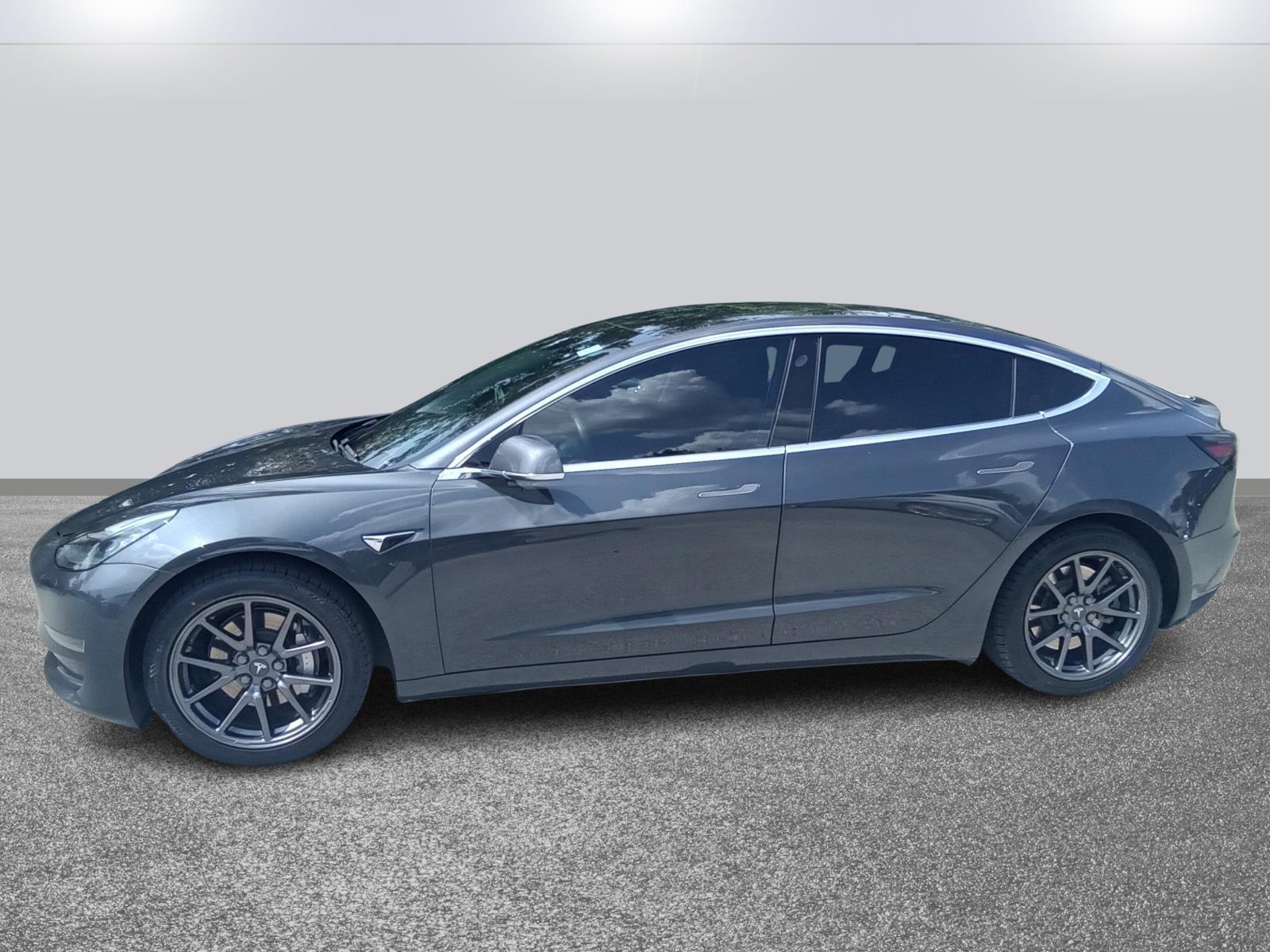 2018 Tesla Model 3 Long Range photo 3