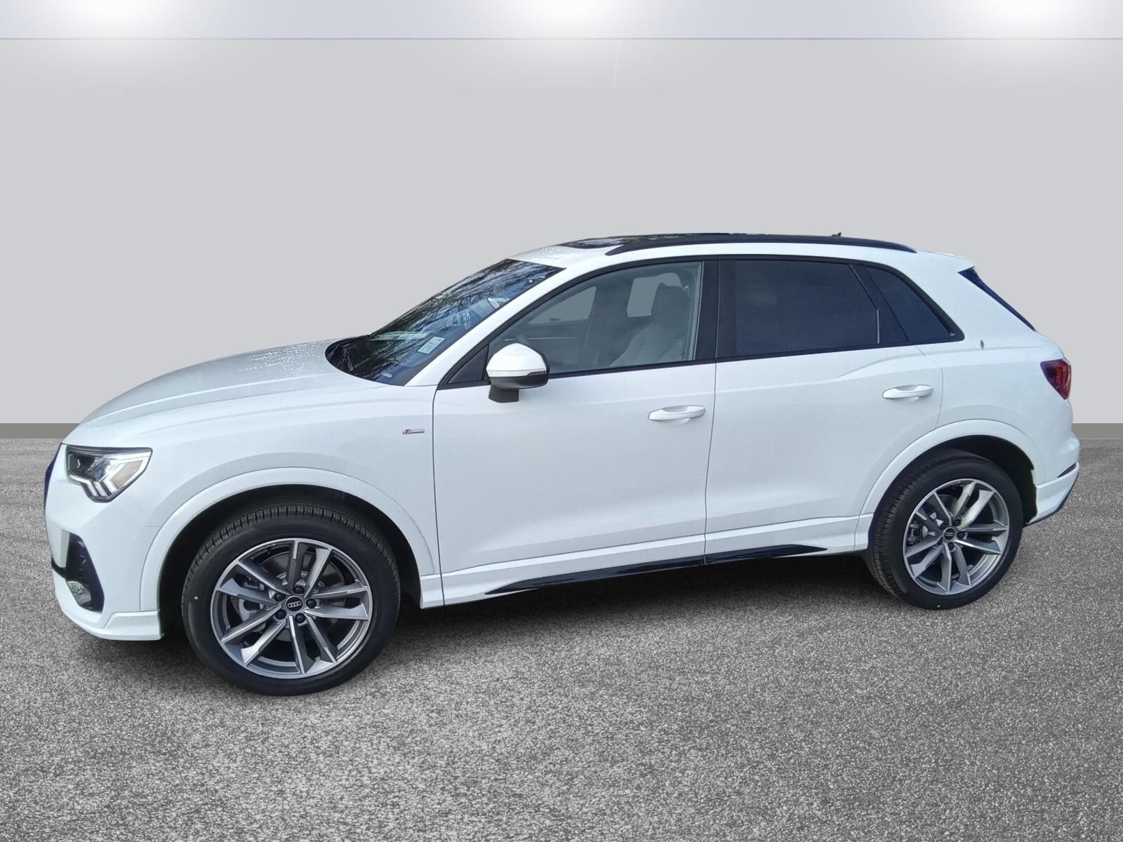 2025 Audi Q3 S line Premium photo 3