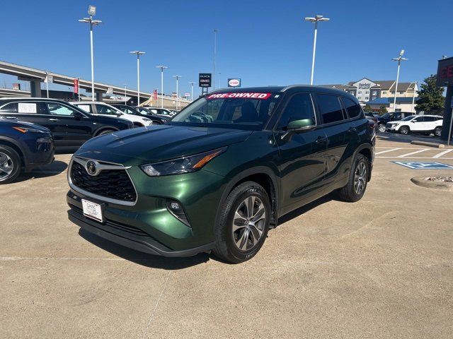 2023 Toyota Highlander XLE photo 3