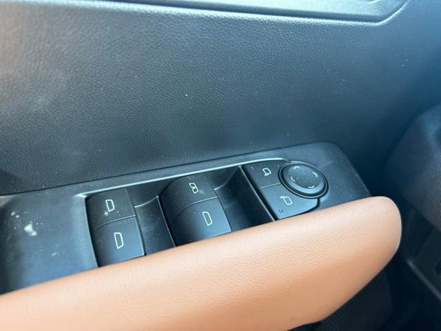 2026 GMC Canyon AT4 - Photo 17