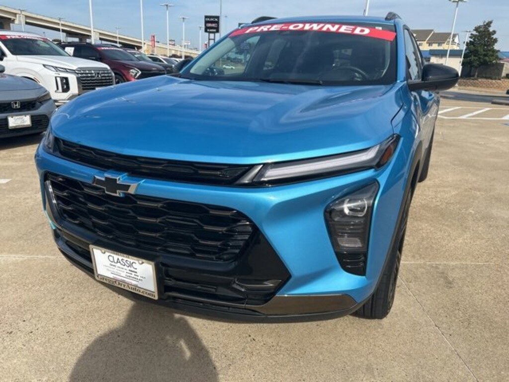 Used 2025 Chevrolet Trax Activ SUV