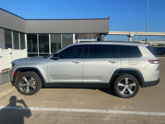 2021 Jeep Grand Cherokee Limited photo 2
