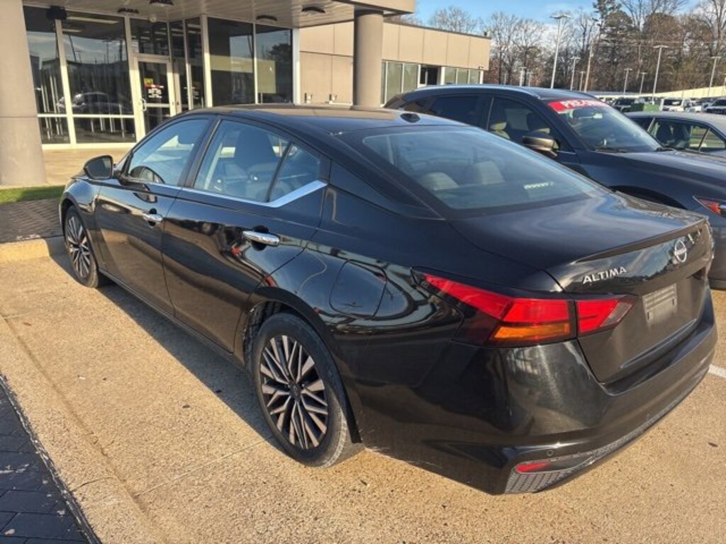 Used 2023 Nissan Altima 2.5 SV
