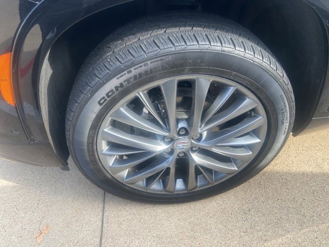 2025 Buick Enclave Avenir photo 2