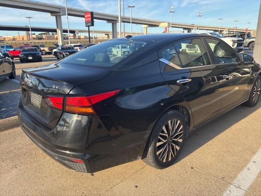 Used 2023 Nissan Altima 2.5 SV
