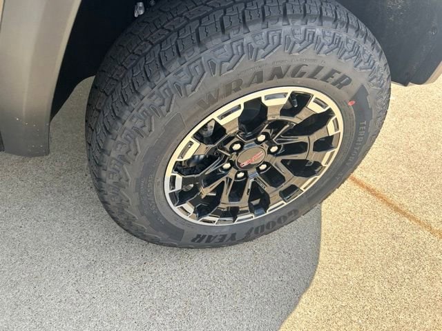 2026 GMC Canyon AT4 - Photo 15