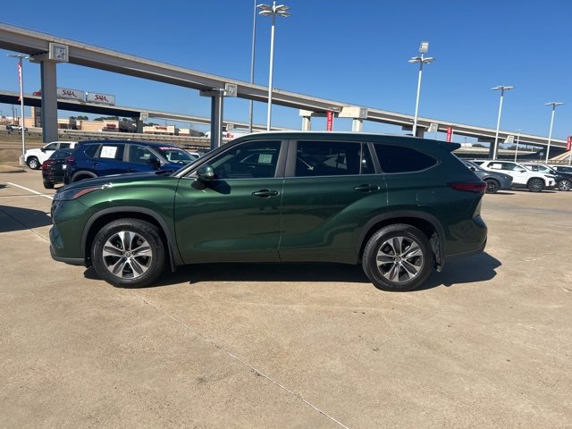 2023 Toyota Highlander XLE photo 4