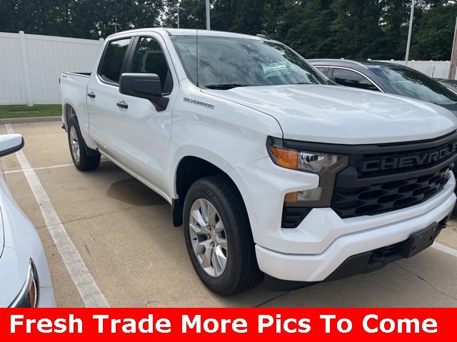 2023 Chevrolet Silverado 1500 Custom photo 2