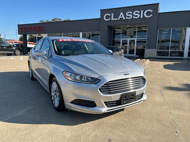 2016 Ford Fusion Hybrid SE's photo