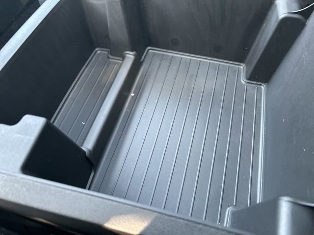 2026 GMC Yukon AT4 Ultimate - Photo 35