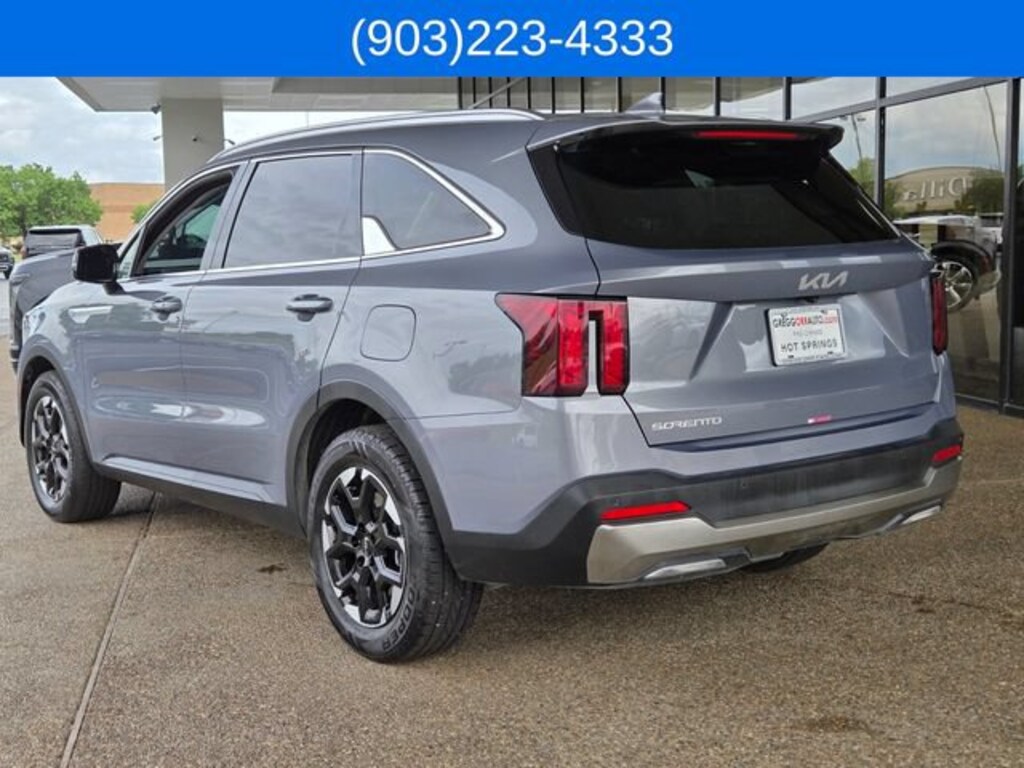 Used 2025 Kia Sorento S