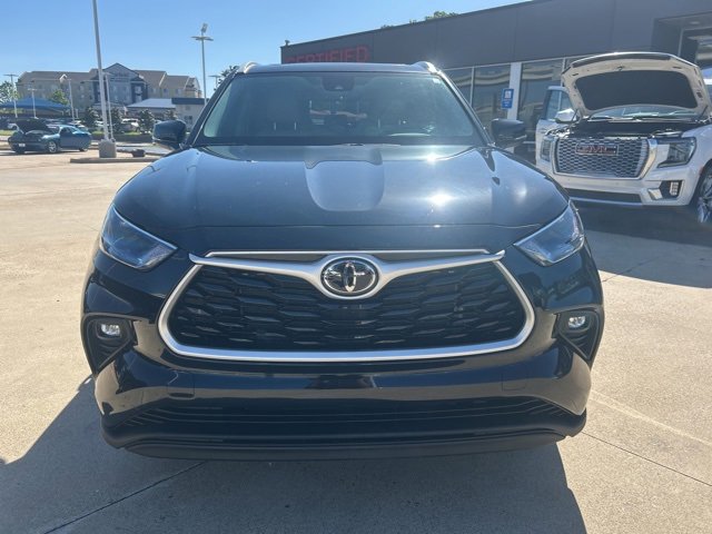 Used 2022 Toyota Highlander XLE with VIN 5TDGZRAH2NS558269 for sale in Texarkana, TX