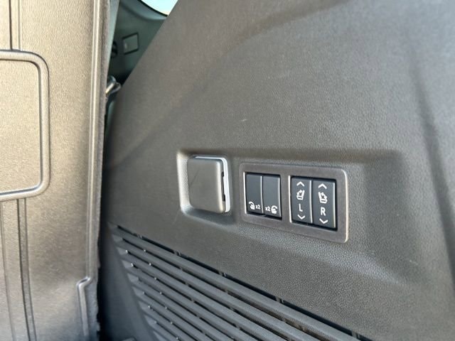 2026 GMC Yukon AT4 Ultimate - Photo 12