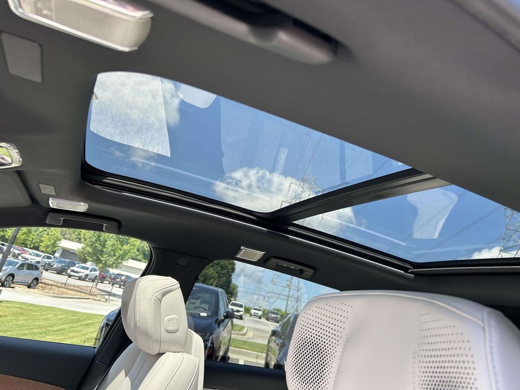 2027 Cadillac VISTIQ Sport - Photo 20