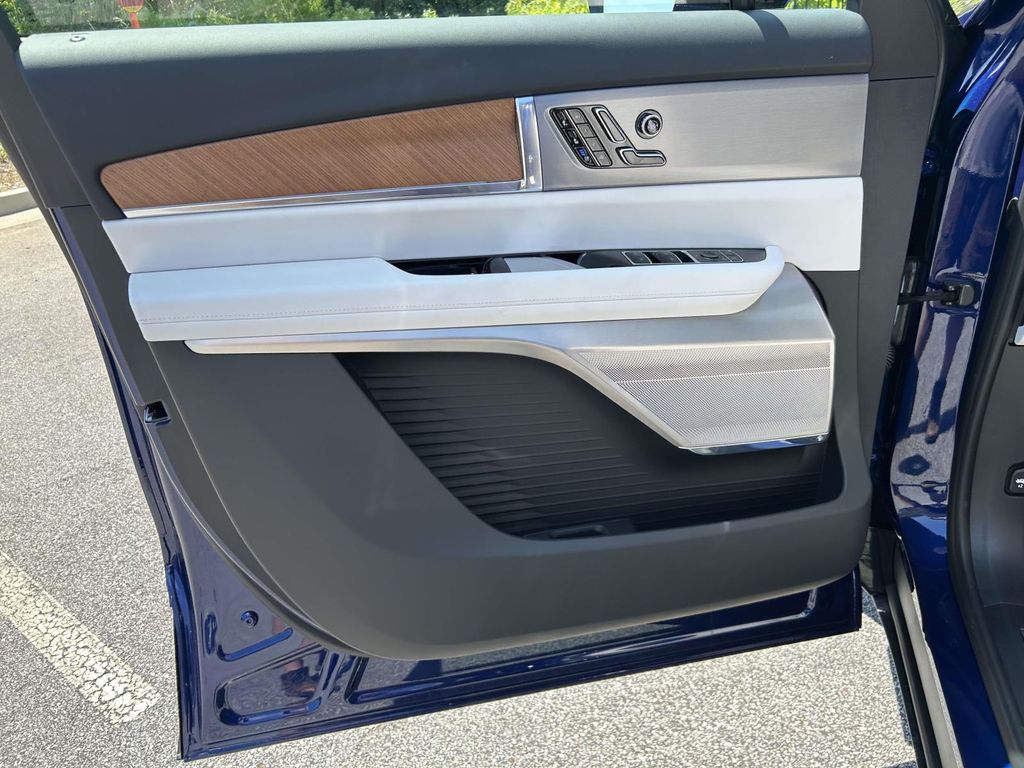 2027 Cadillac VISTIQ Sport - Photo 16