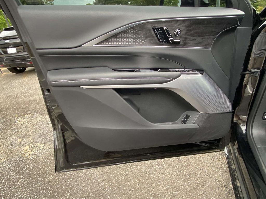 2026 Cadillac LYRIQ V Premium - Photo 15