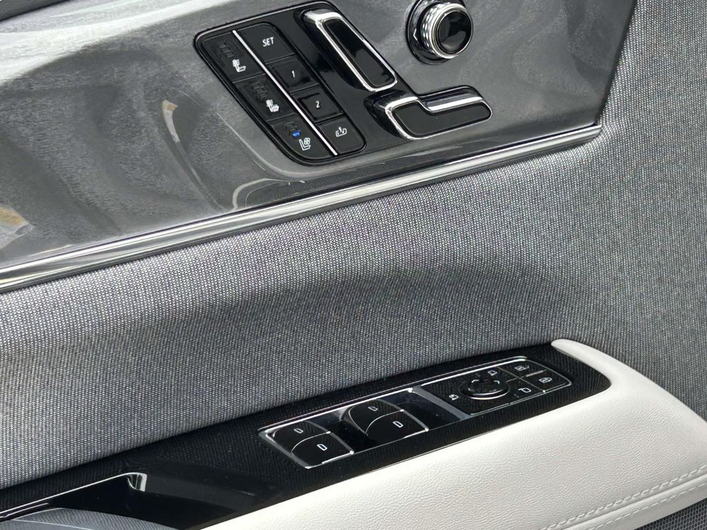 2026 Cadillac Escalade IQ Luxury - Photo 18