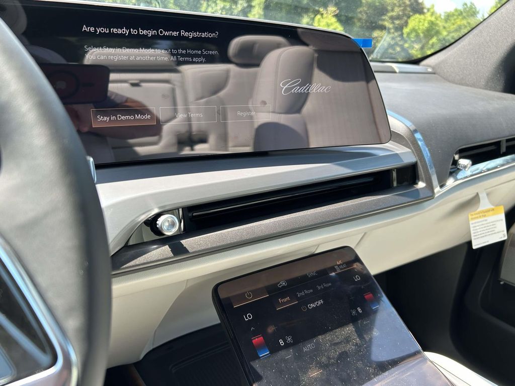 2027 Cadillac VISTIQ Sport - Photo 28