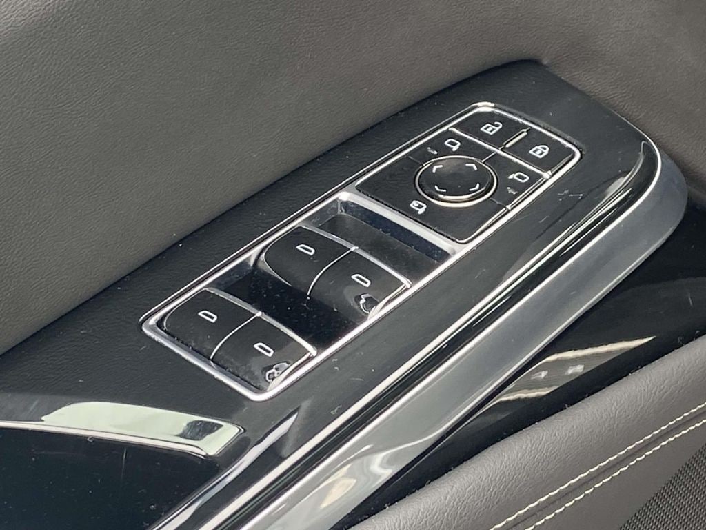 2025 Cadillac Escalade ESV Premium Luxury - Photo 17