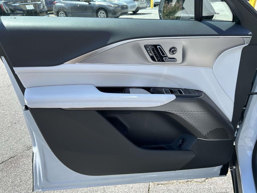 2027 Cadillac LYRIQ Sport - Photo 15