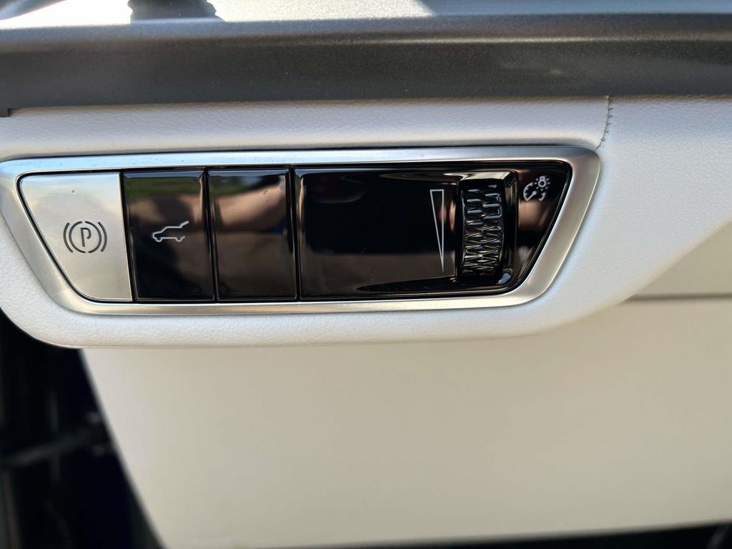 2027 Cadillac VISTIQ Sport - Photo 22