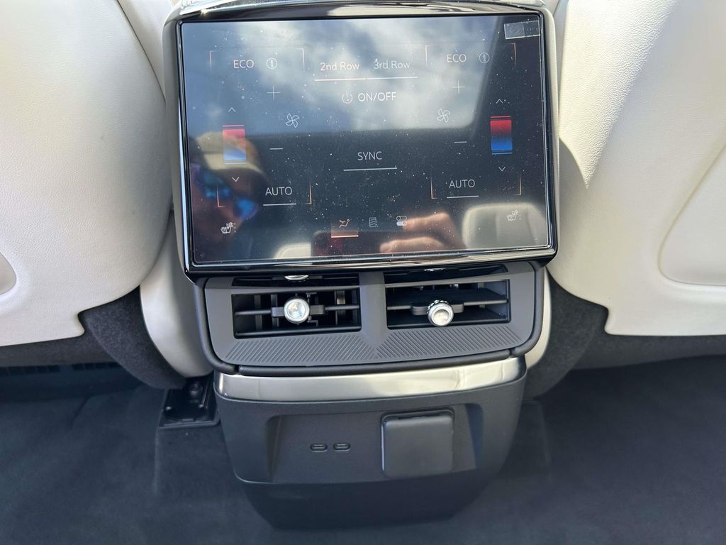 2027 Cadillac VISTIQ Sport - Photo 14