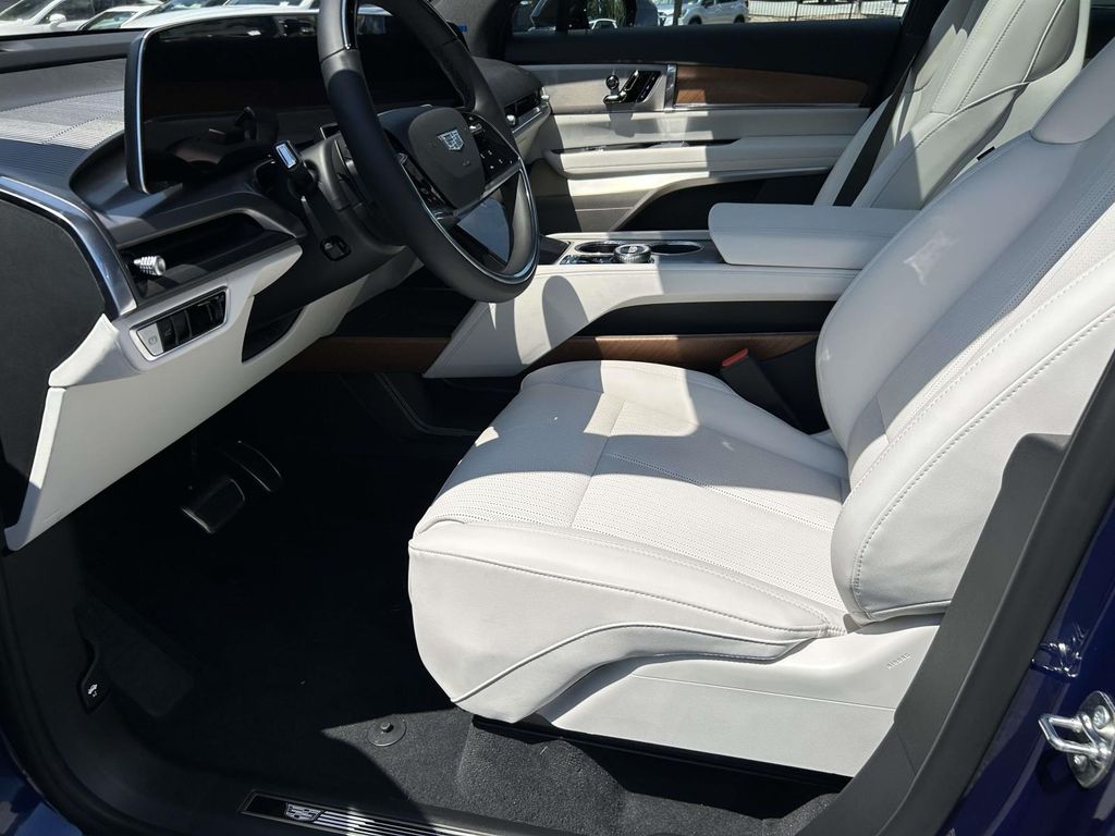 2027 Cadillac VISTIQ Sport - Photo 21